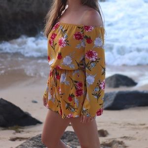 📦2/$20 Yellow Beach Friendly Romper